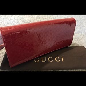 Authentic red Gucci Microgussima leather clutch